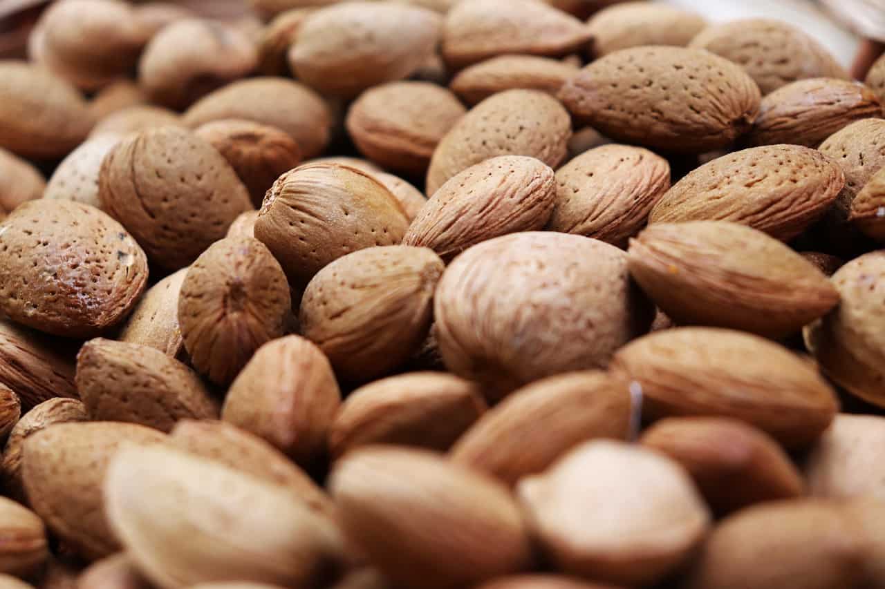 7 Serious Side Effects of Eating Too Many Almonds