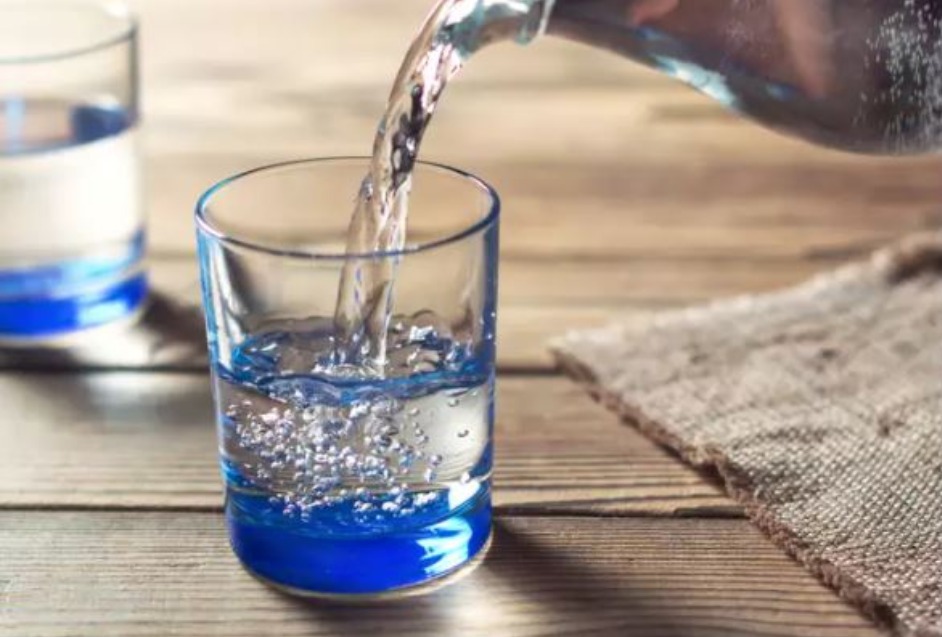 10 Surprising Dangers of Drinking Too Much Water