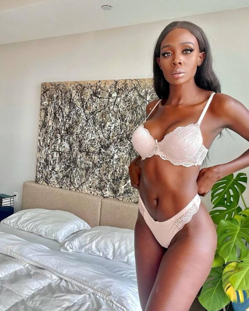 Alice Rowlands Musukwa's clear abs in bikini