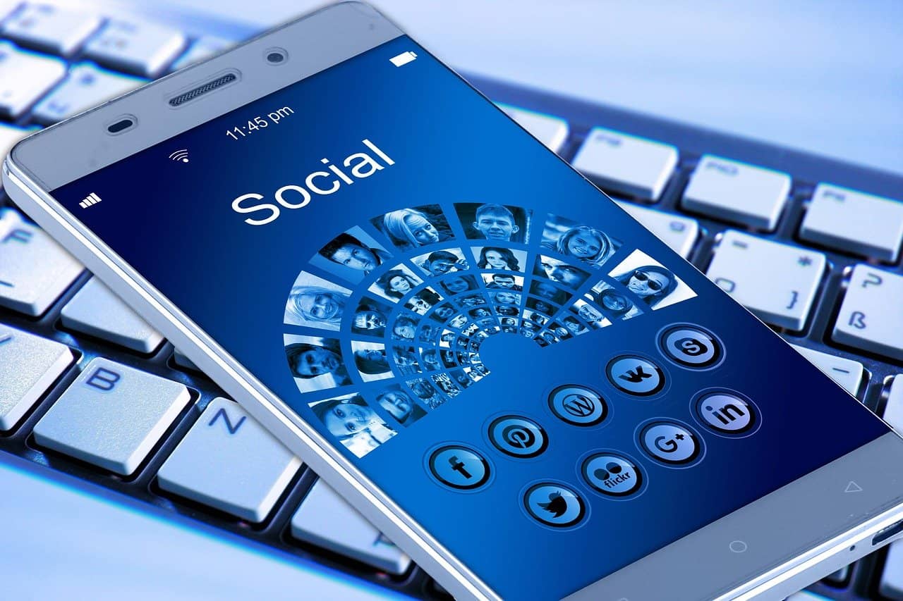 Pro and Cons of social networking