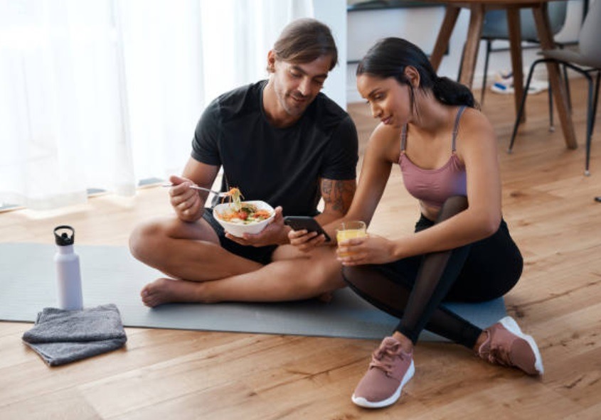How long should you wait to workout after eating? Should you eat before or after a workout? is it better to eat after a workout or before? how long after eating to workout? eat before or after workout